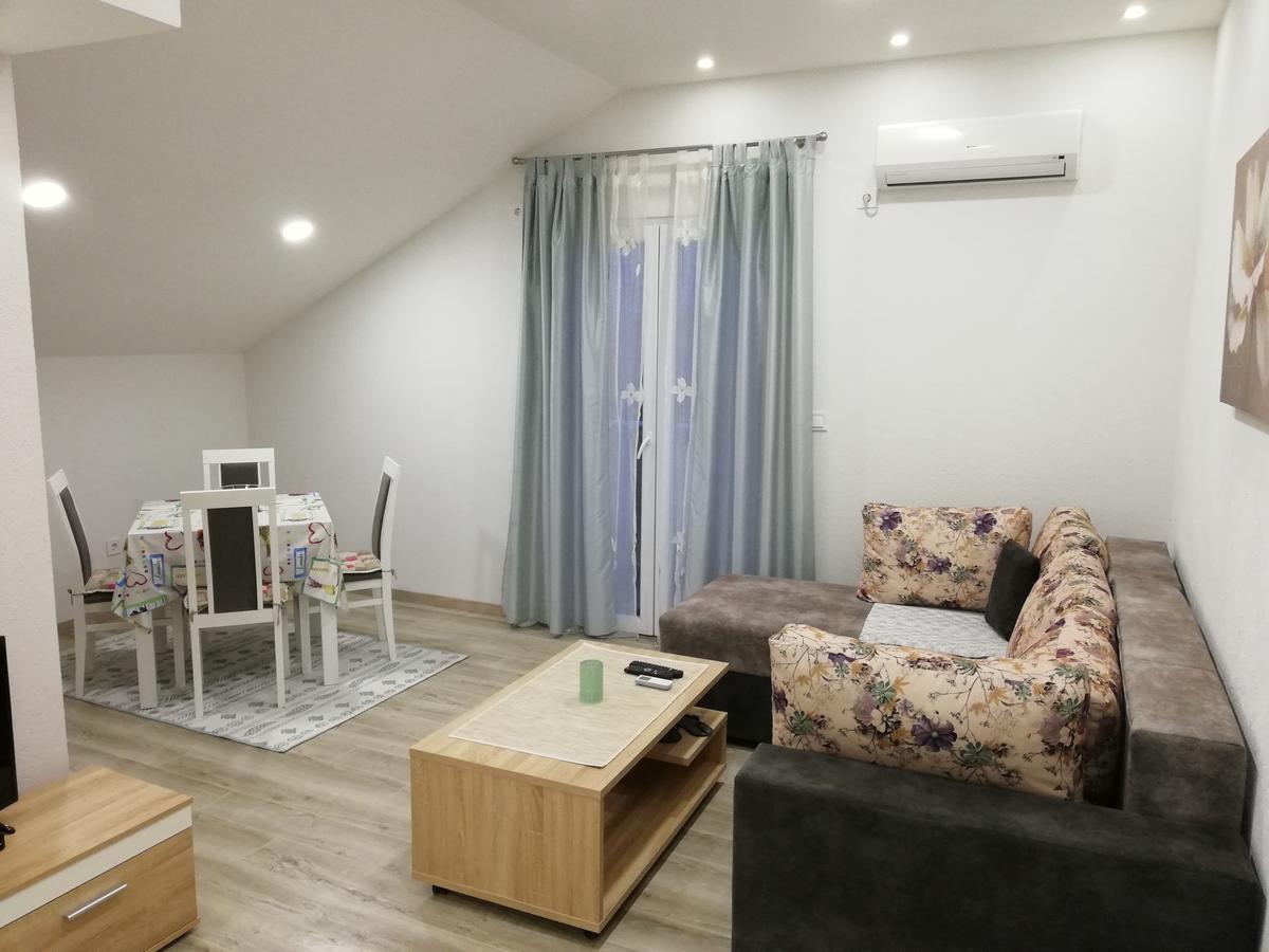 Apartmani Beljkas ติวัต ภายนอก รูปภาพ