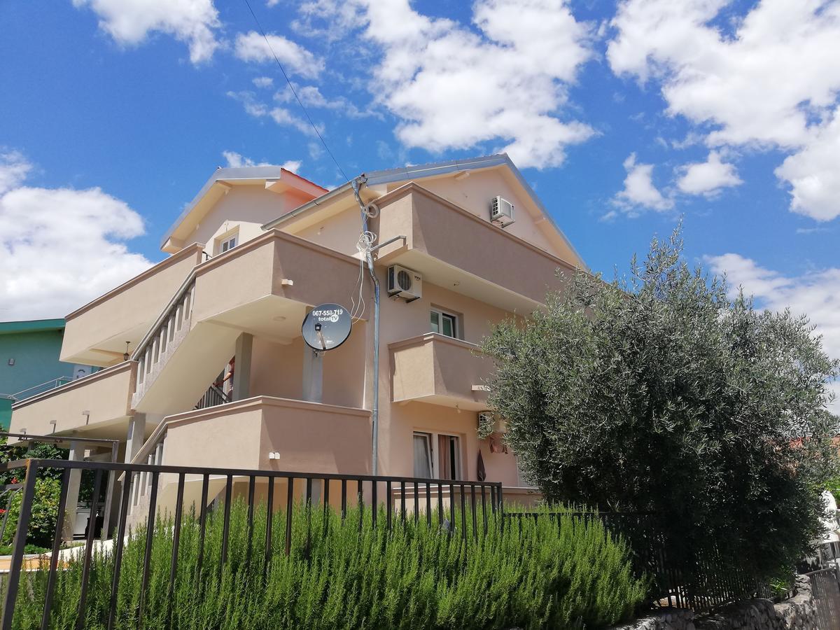 Apartmani Beljkas ติวัต ภายนอก รูปภาพ