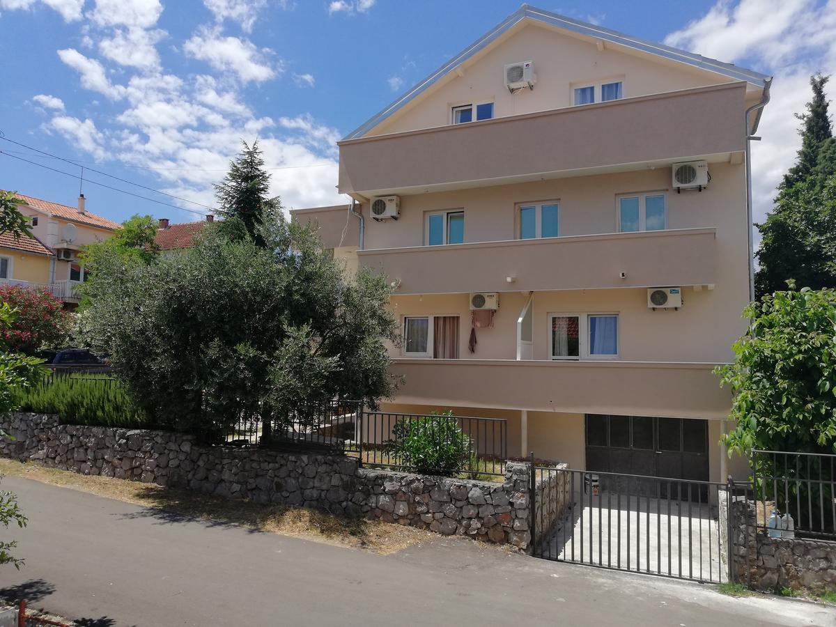 Apartmani Beljkas ติวัต ภายนอก รูปภาพ