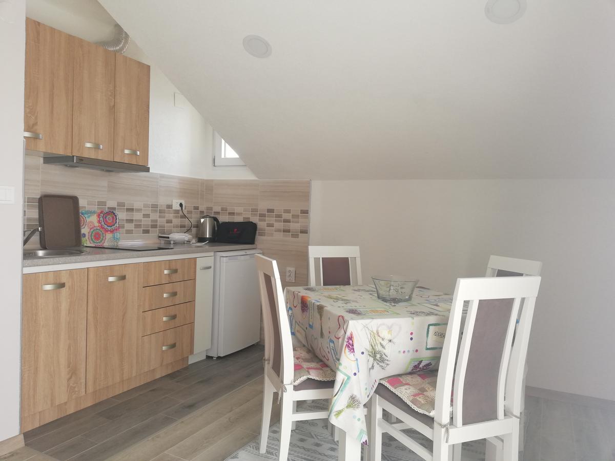 Apartmani Beljkas ติวัต ภายนอก รูปภาพ